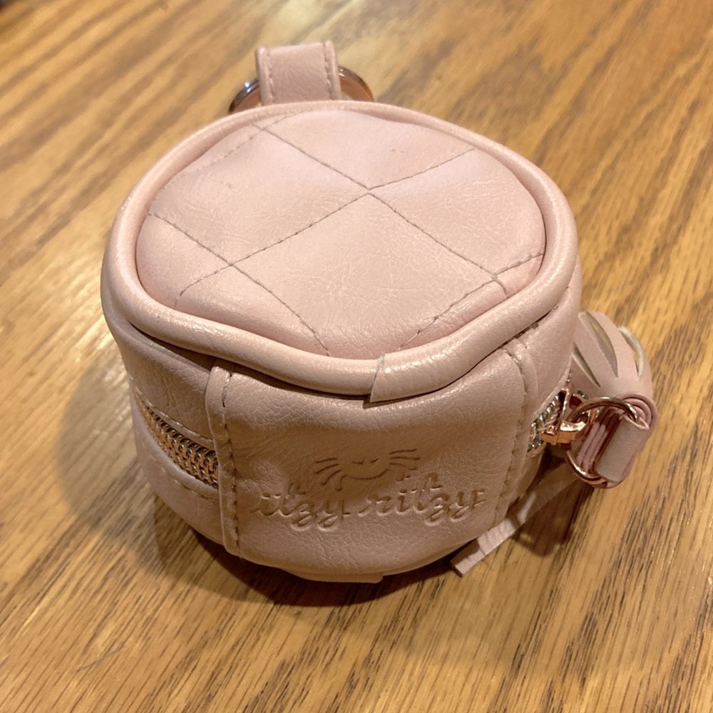 Itzy Ritzy pacifier case NWOT